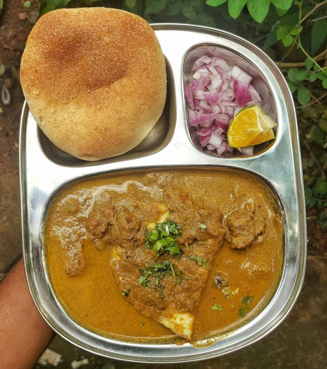 A Foodie’s Guide to Goan Street Food: Best Snacks to Try